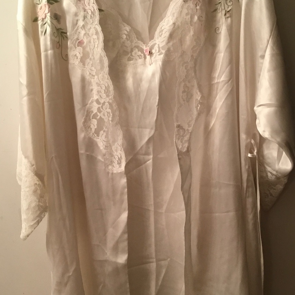 Val-Mode Lingerie Vintage gown & robe.